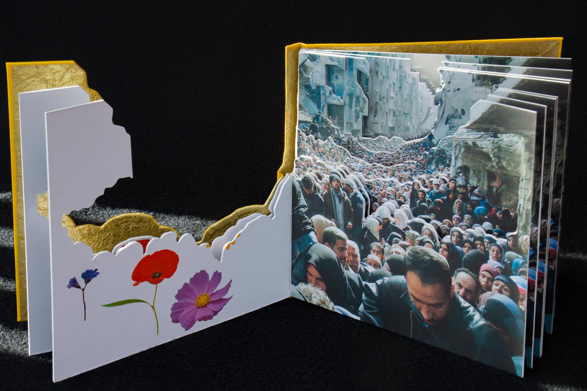 Boek van Emmy van Eijk met foto vluchtelingen